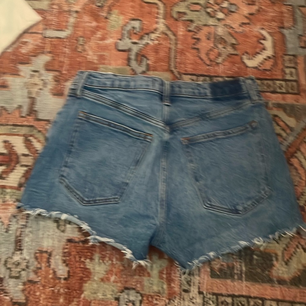 Abercrombie and Fitch “the mom short” size 28/6